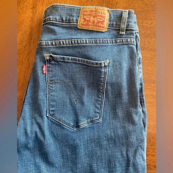 Levi’s Women’s Classic‎ Bootcut Stretch Medium Wash Mid Rise Jeans Size 14M EUC - Picture 2 of 11